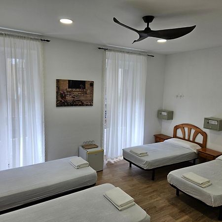 Hostal Miralva Madrid Bagian luar foto