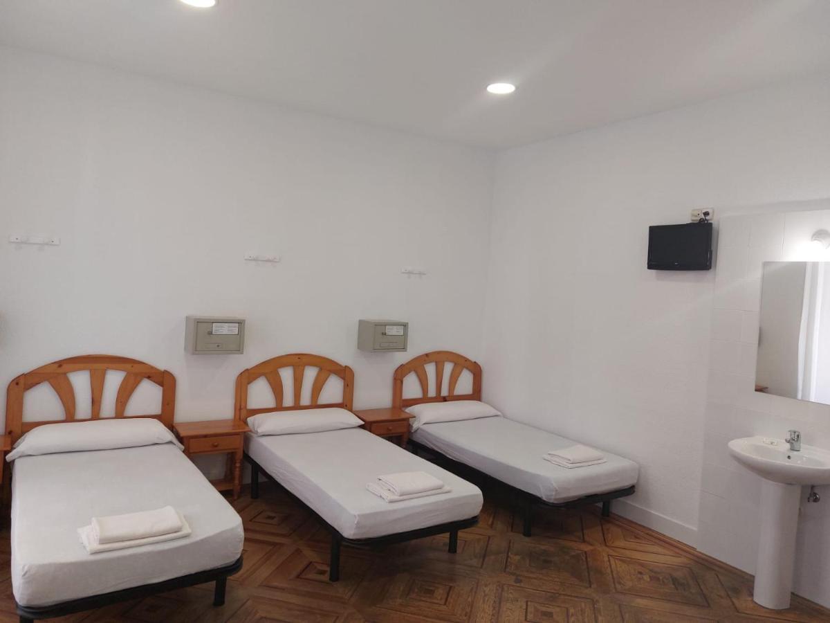 Hostal Miralva Madrid Bagian luar foto