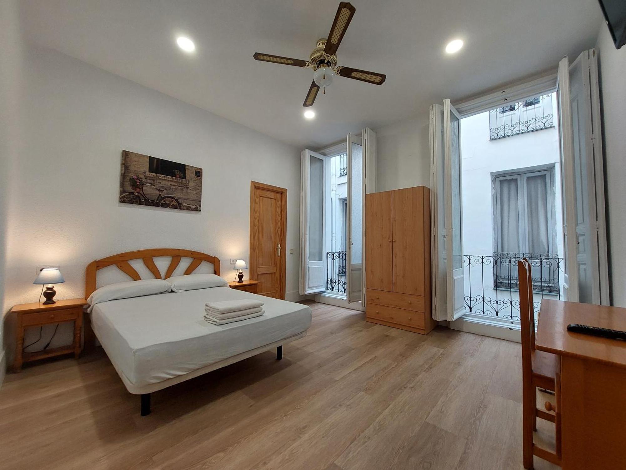 Hostal Miralva Madrid Bagian luar foto