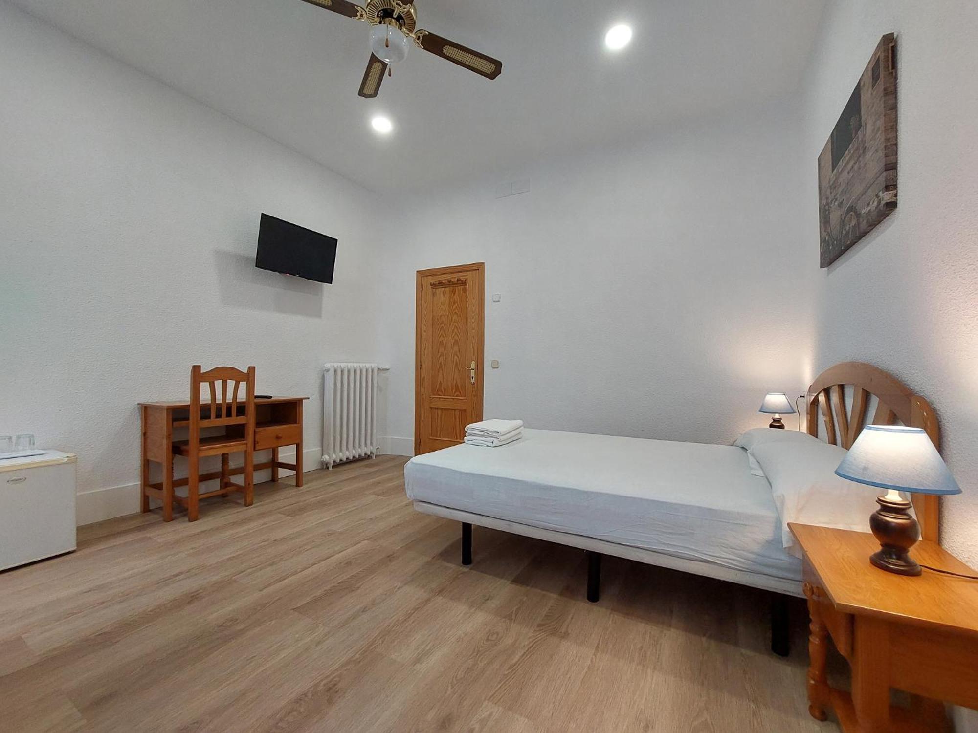 Hostal Miralva Madrid Bagian luar foto