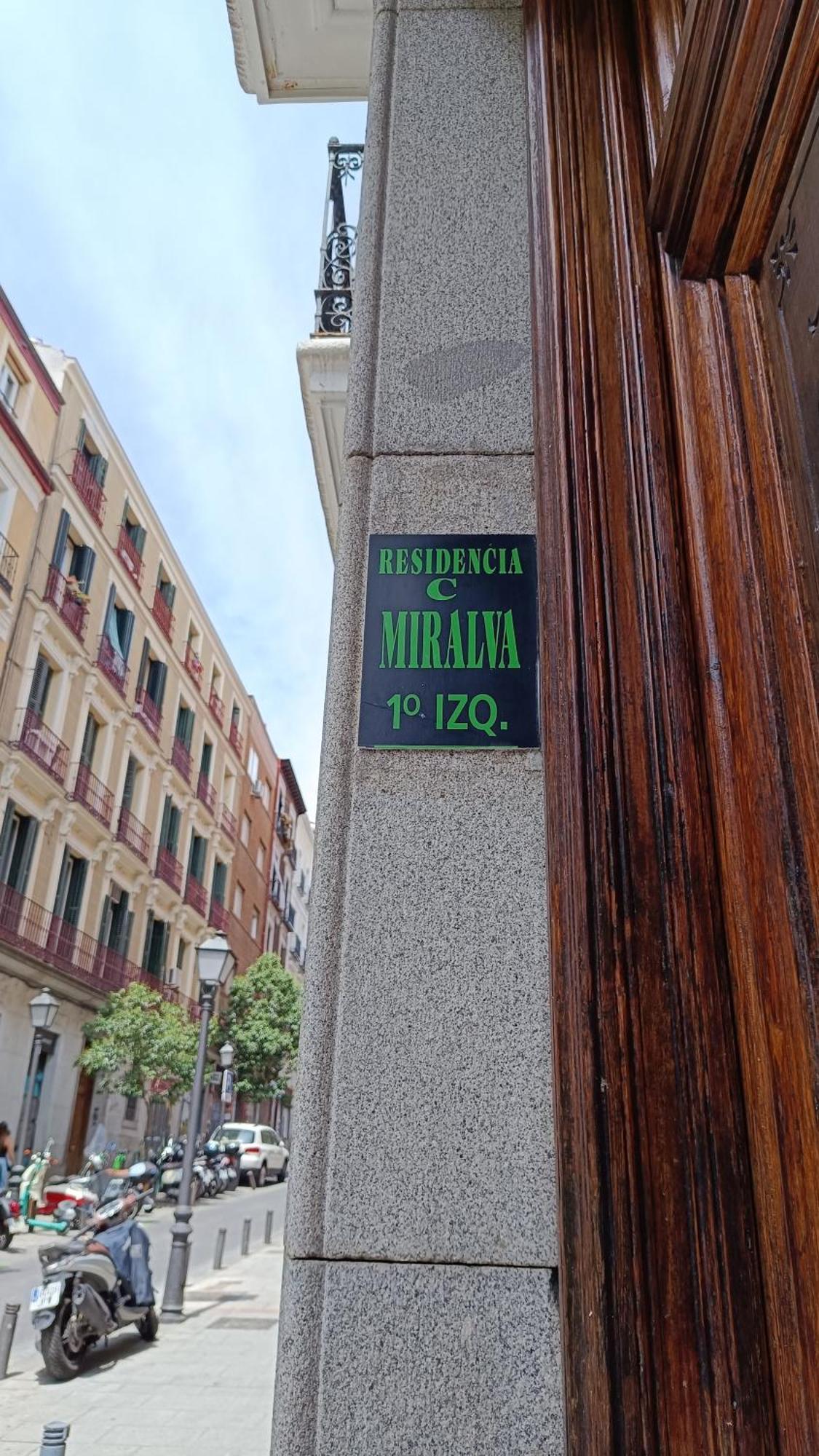 Hostal Miralva Madrid Bagian luar foto
