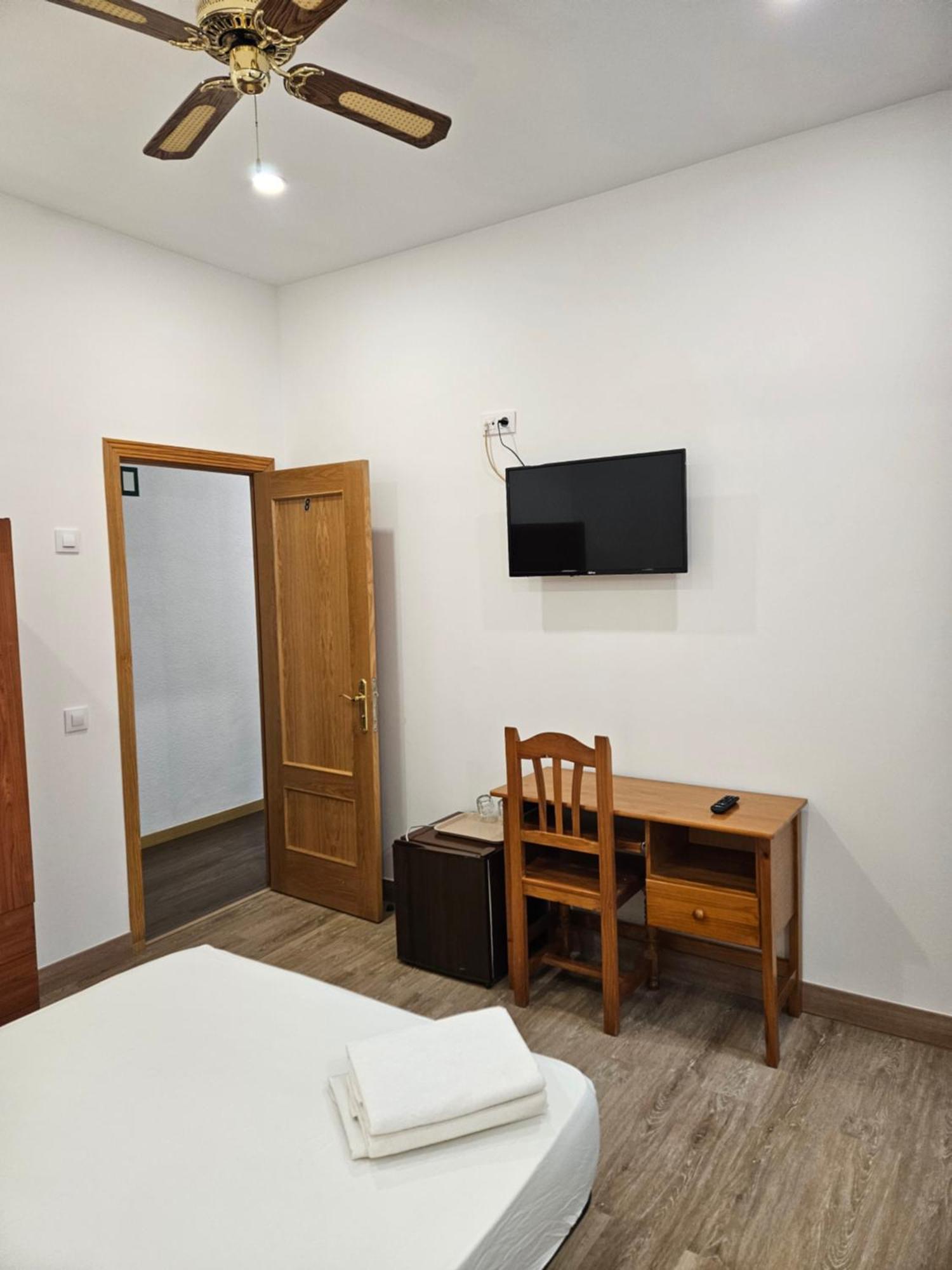 Hostal Miralva Madrid Bagian luar foto