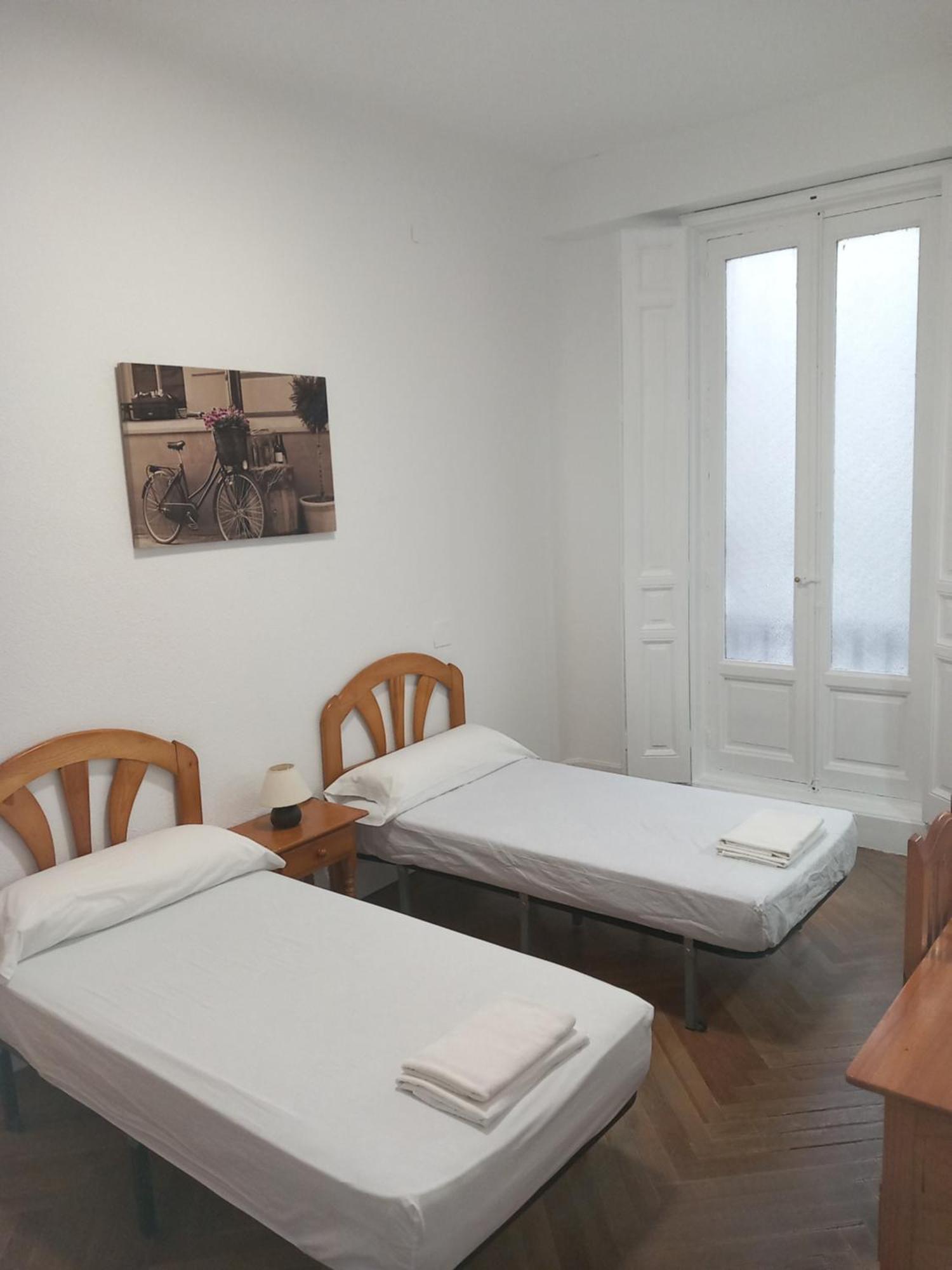 Hostal Miralva Madrid Bagian luar foto